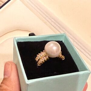 Elegant Gold Pearl Ring